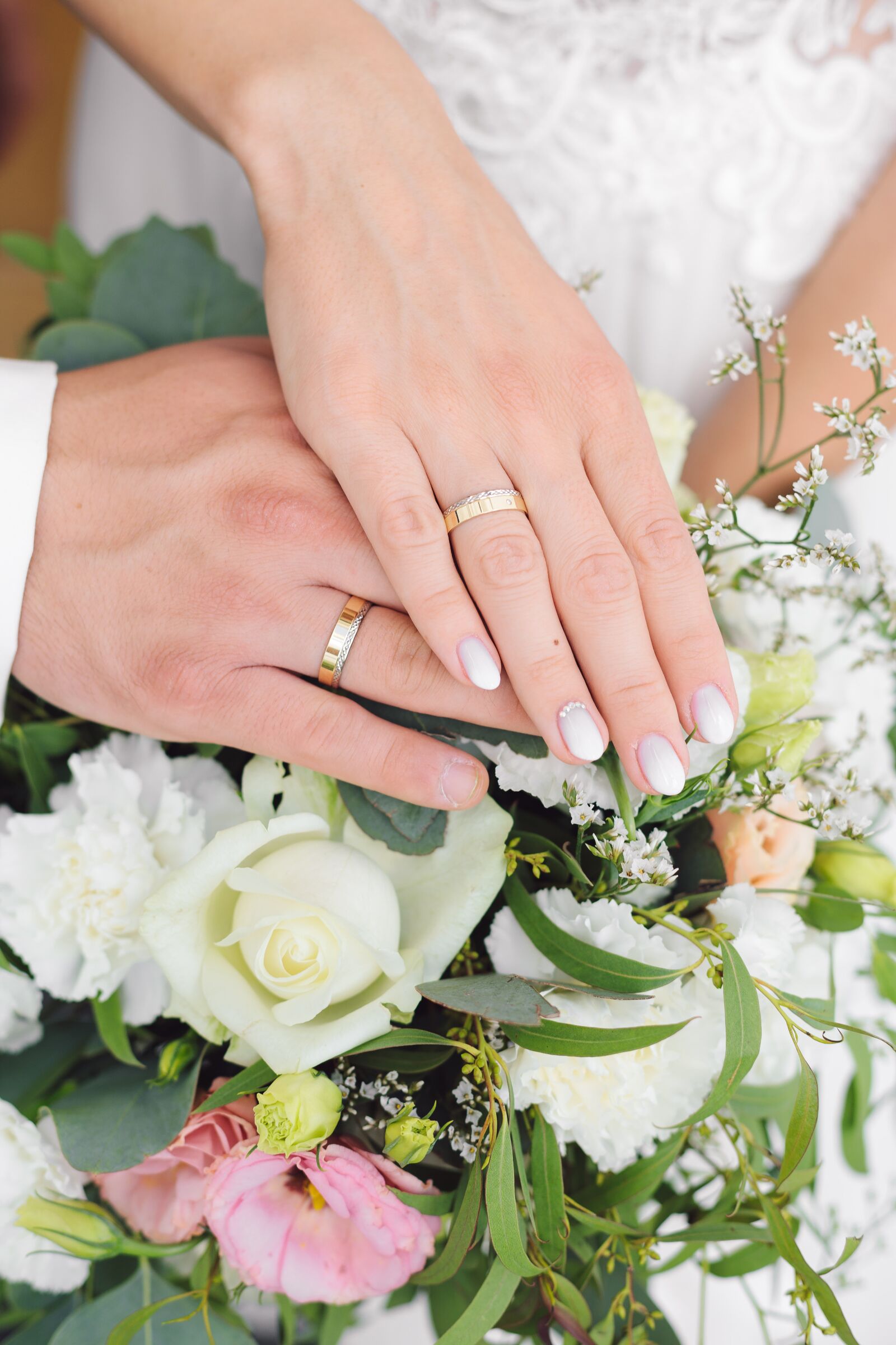 Canon EF 50mm F1.4 USM sample photo. Wedding rings, hands, bouquet photography