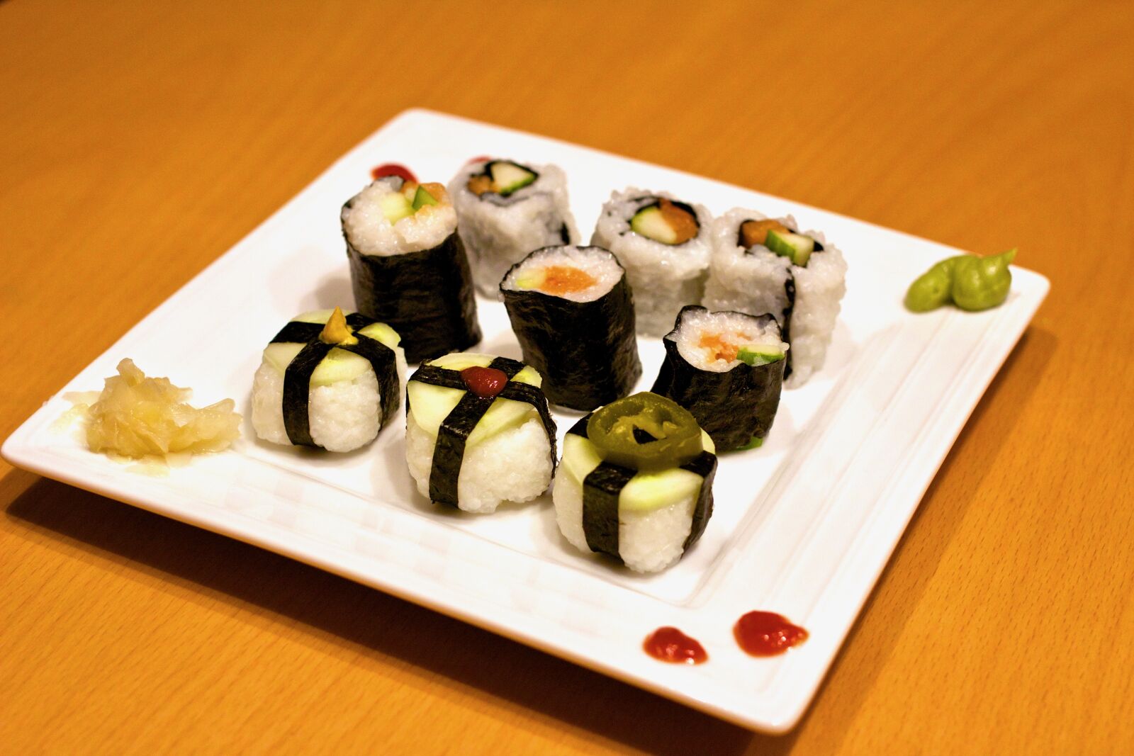 Canon EOS 60D + Canon EF 40mm F2.8 STM sample photo. Japan, sushi, eat photography