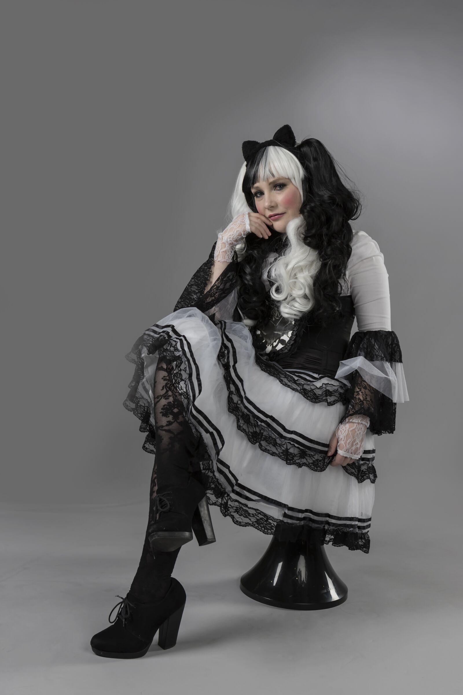 Canon EF 24-70mm F2.8L USM sample photo. Mode, woman, garment photography