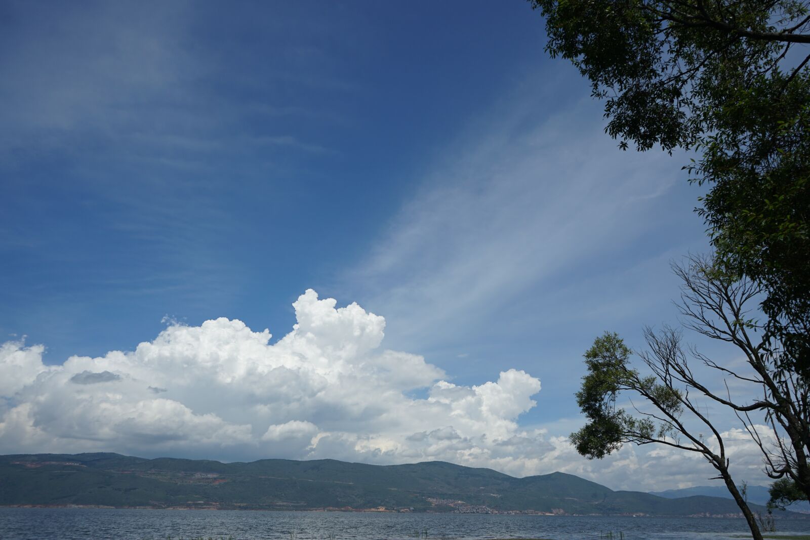 Sony a7 II + Sony FE 28-70mm F3.5-5.6 OSS sample photo. Yunnan, clouds, sky photography