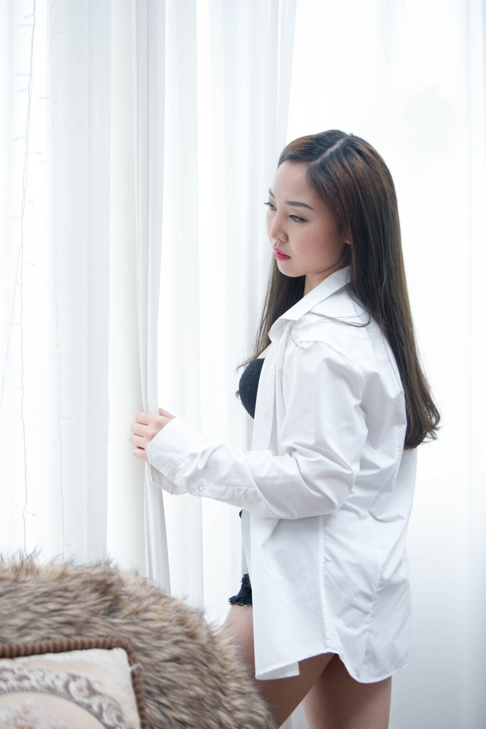 Canon EF 70-200mm F2.8L USM sample photo. Outdoors, woman, people photography