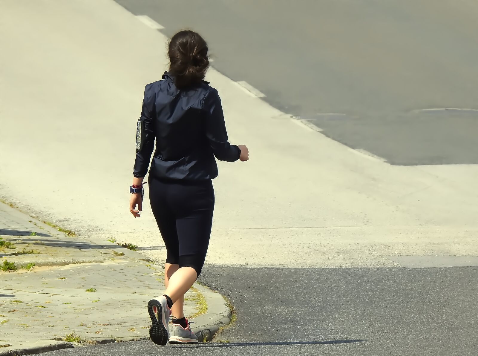 Nikon Coolpix P900 sample photo. Woman, running, exercise photography