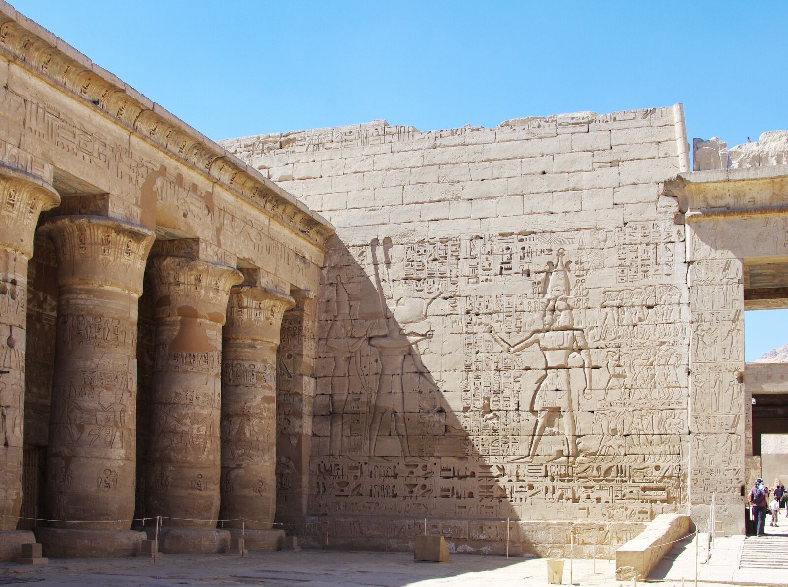 Pentax K-5 sample photo. Egypt, thebes, medinet-habu photography