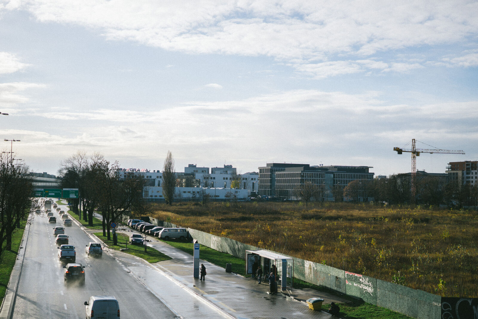 Sony a6000 + Sigma 30mm F2.8 EX DN sample photo. Cars, people, sky, street photography
