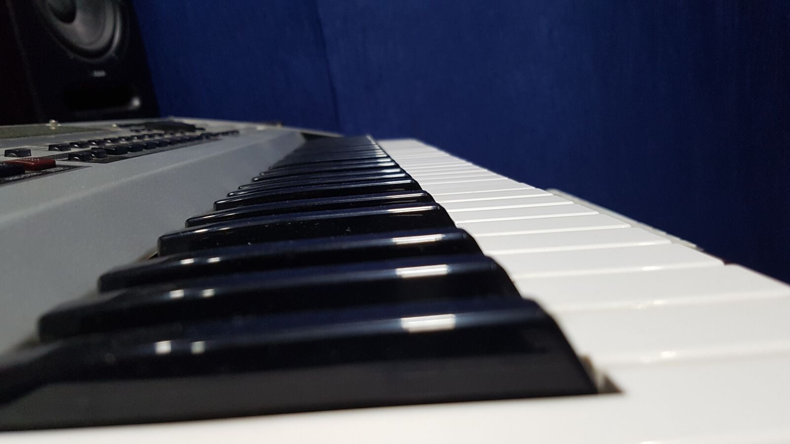 Samsung Galaxy S7 sample photo. Keyboard, piano, instrument photography