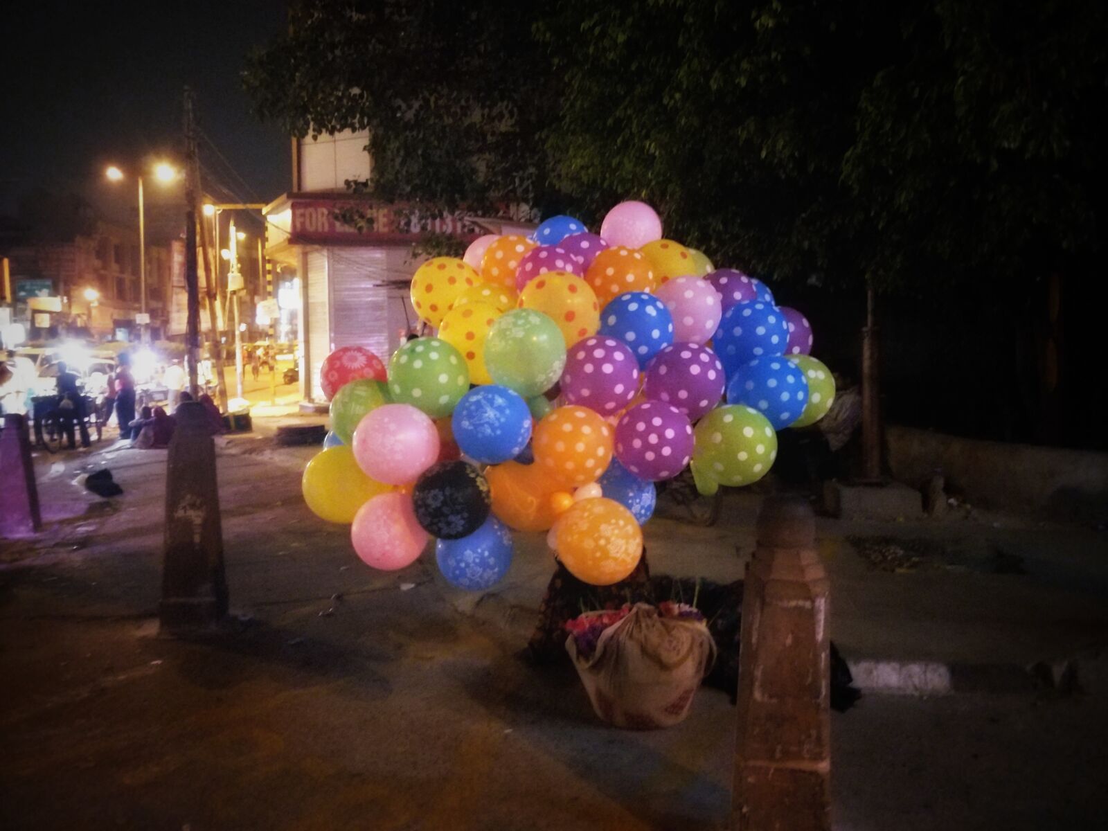 OnePlus 5 sample photo. Our, india, street, balloons photography