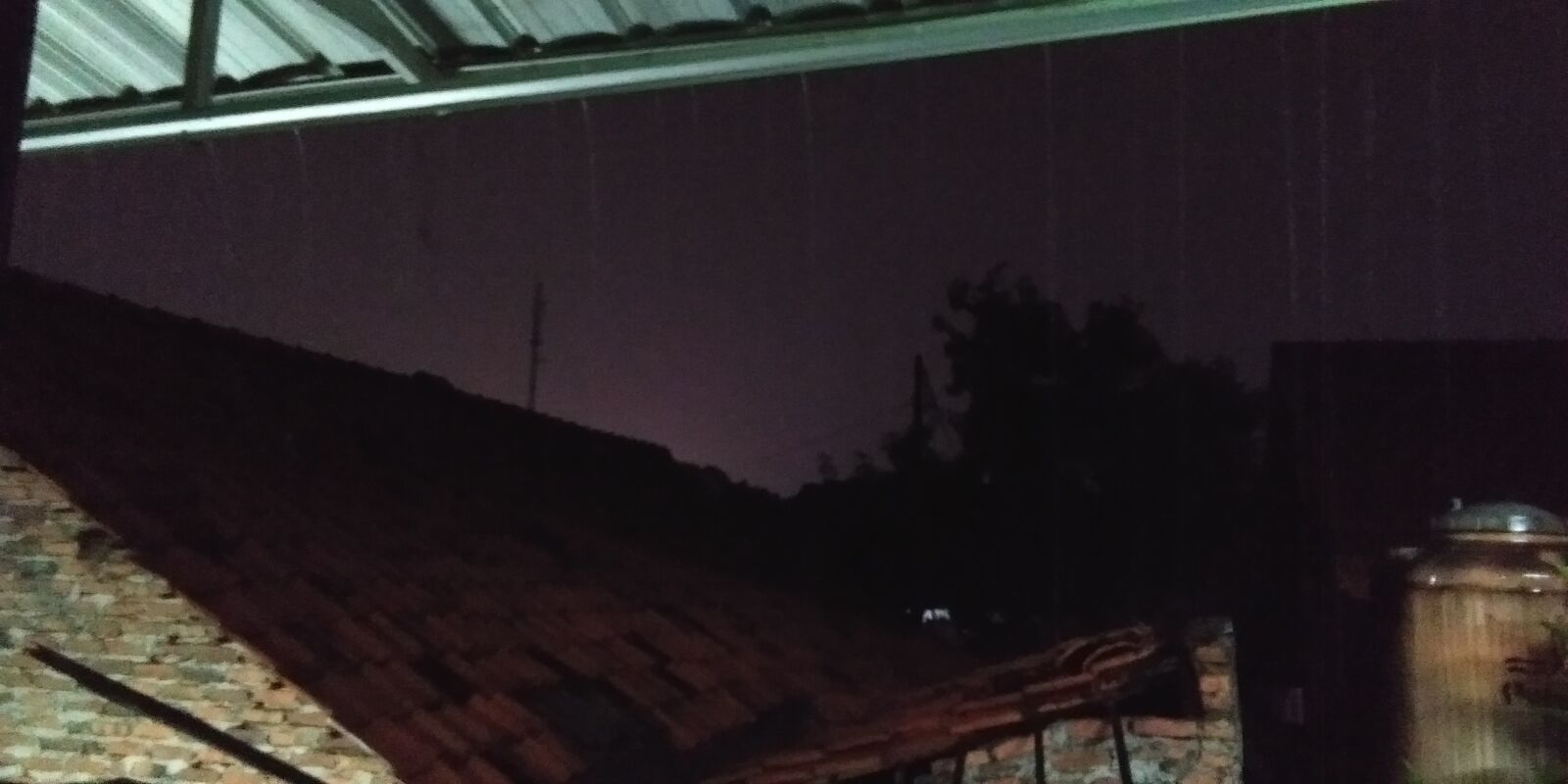 vivo 1724 sample photo. Twilight, roof, night photography