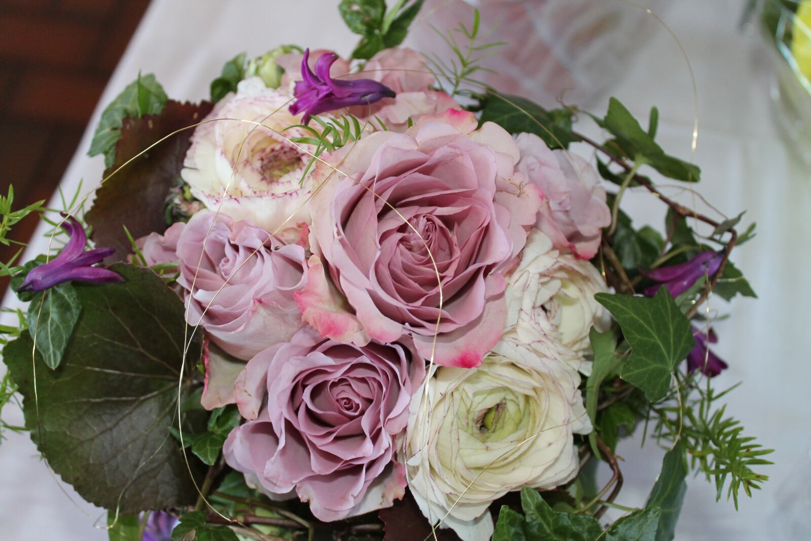 Canon EOS 1100D (EOS Rebel T3 / EOS Kiss X50) sample photo. Strauss, roses, flowers photography