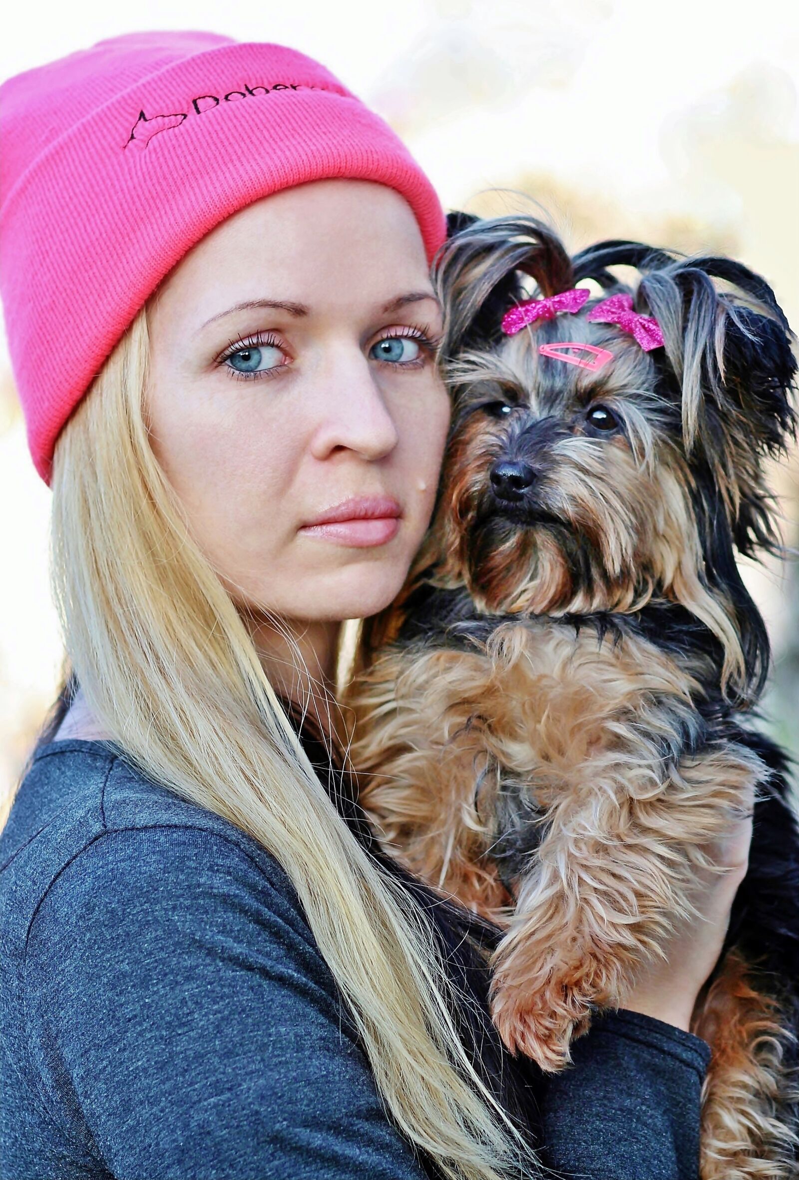 Canon EOS 600D (Rebel EOS T3i / EOS Kiss X5) sample photo. Blonde woman, yorkshire terrier photography