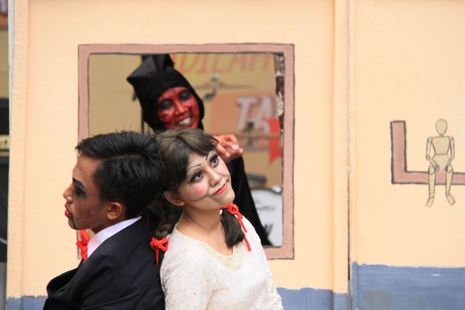 Canon EF-S 18-200mm F3.5-5.6 IS sample photo. Doll, performance, people photography