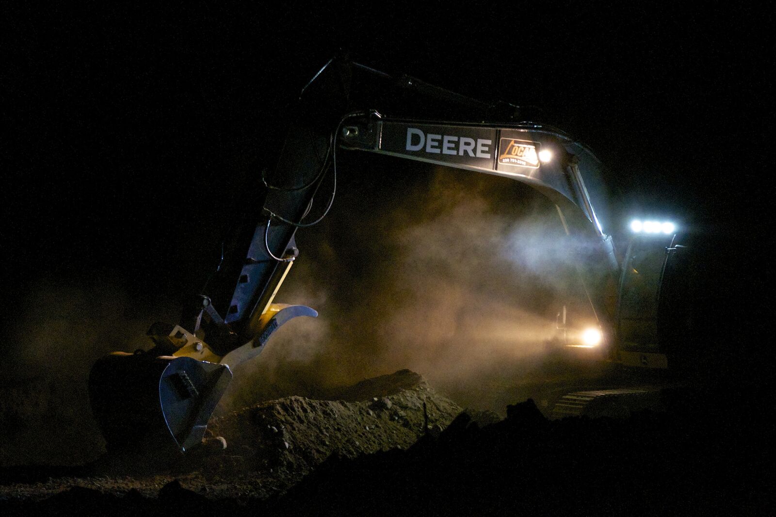 Nikon D90 sample photo. Excavator, floodlights, eerie photography