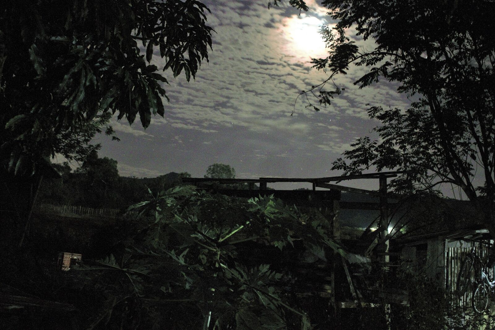 Canon EOS 100D (EOS Rebel SL1 / EOS Kiss X7) sample photo. Moon photography