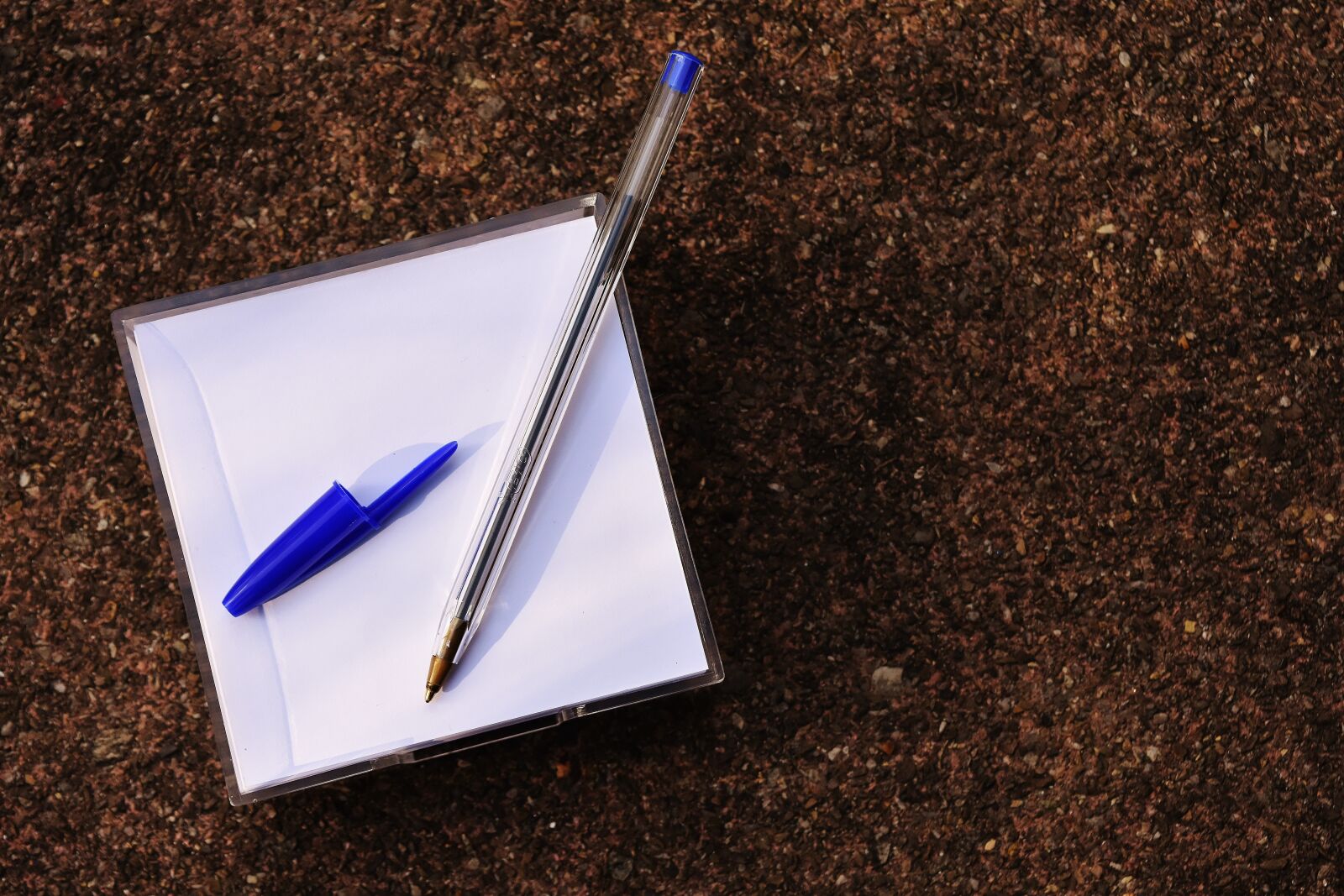 Nikon D7200 sample photo. Pen, stickies, memo photography