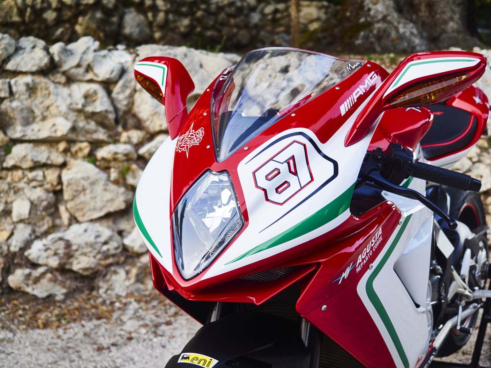 Olympus OM-D E-M1 sample photo. Mv, f3, corse photography