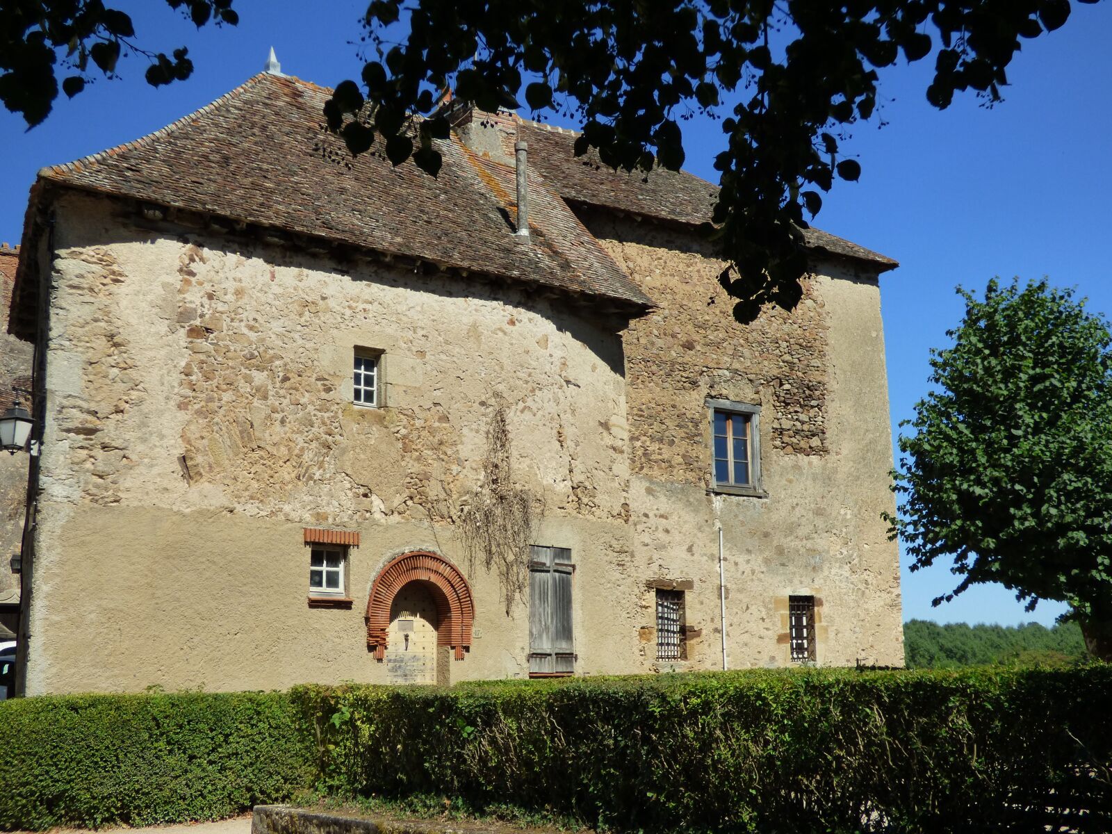 Panasonic DMC-FZ72 sample photo. France, house, architecture photography