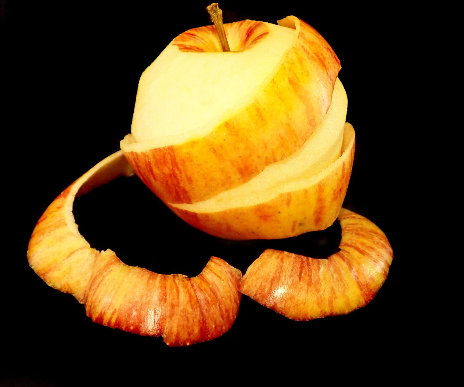 Olympus TG-5 sample photo. Apple, fruit, peeling photography