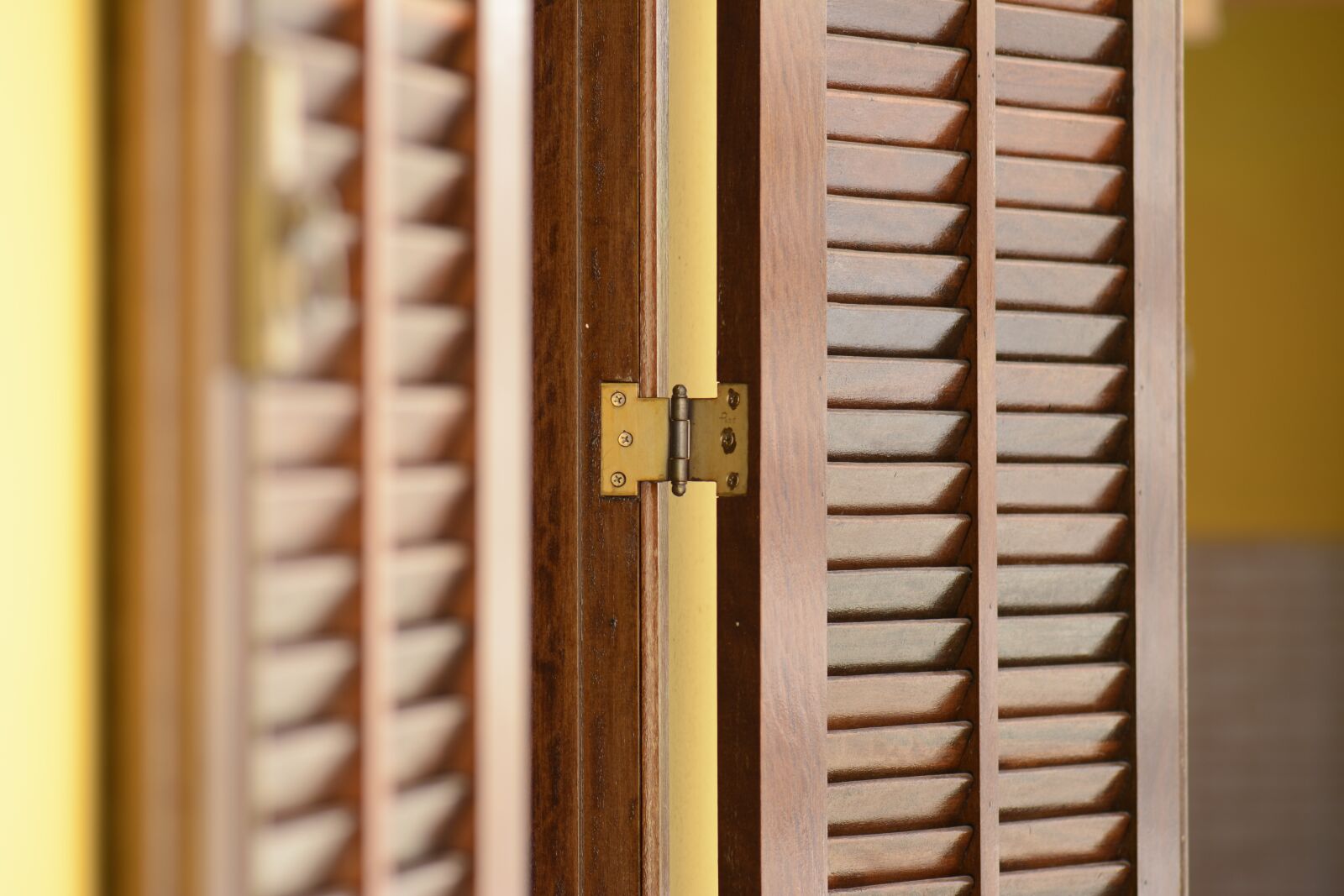 Nikon D7100 sample photo. Open window, hinge, shutter photography