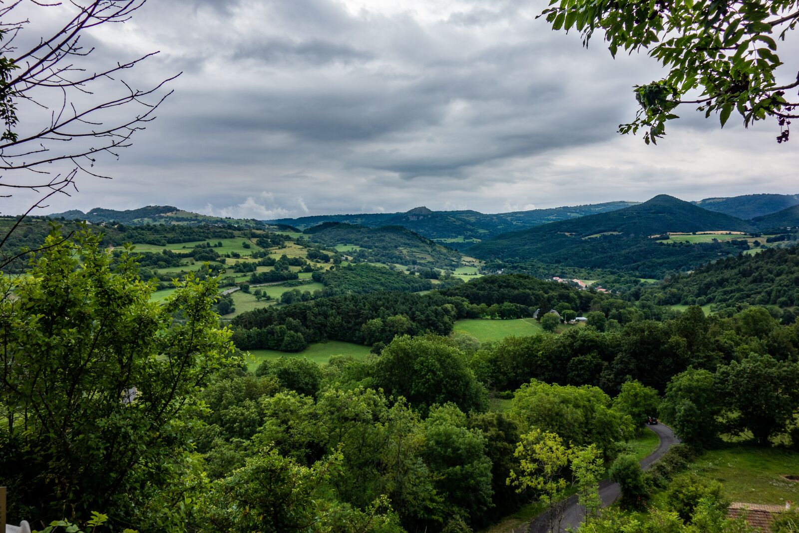 Sony Cyber-shot DSC-RX100 sample photo. Auvergne, landscape, green photography