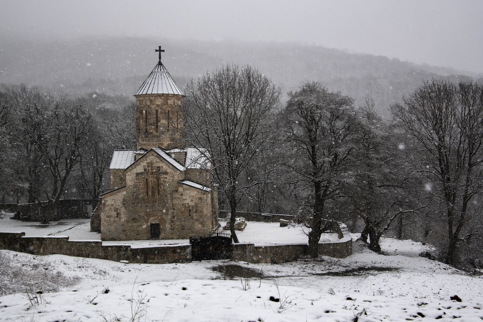 Nikon D850 sample photo. Church, snow, winter photography