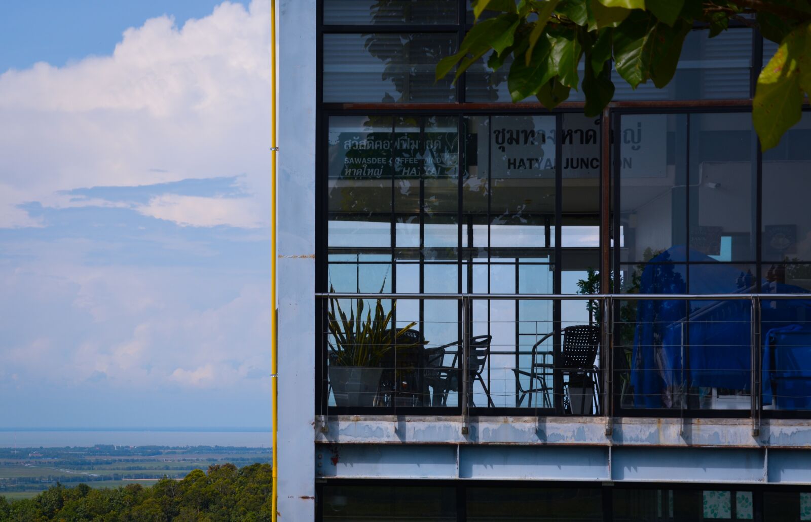 Nikon D5200 sample photo. Building, glass, cafe photography