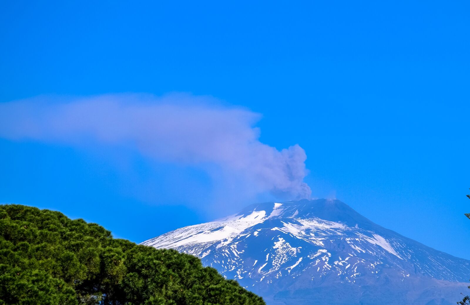 Fujifilm XF 18-135mm F3.5-5.6 R LM OIS WR sample photo. Blue, sky, mountain photography