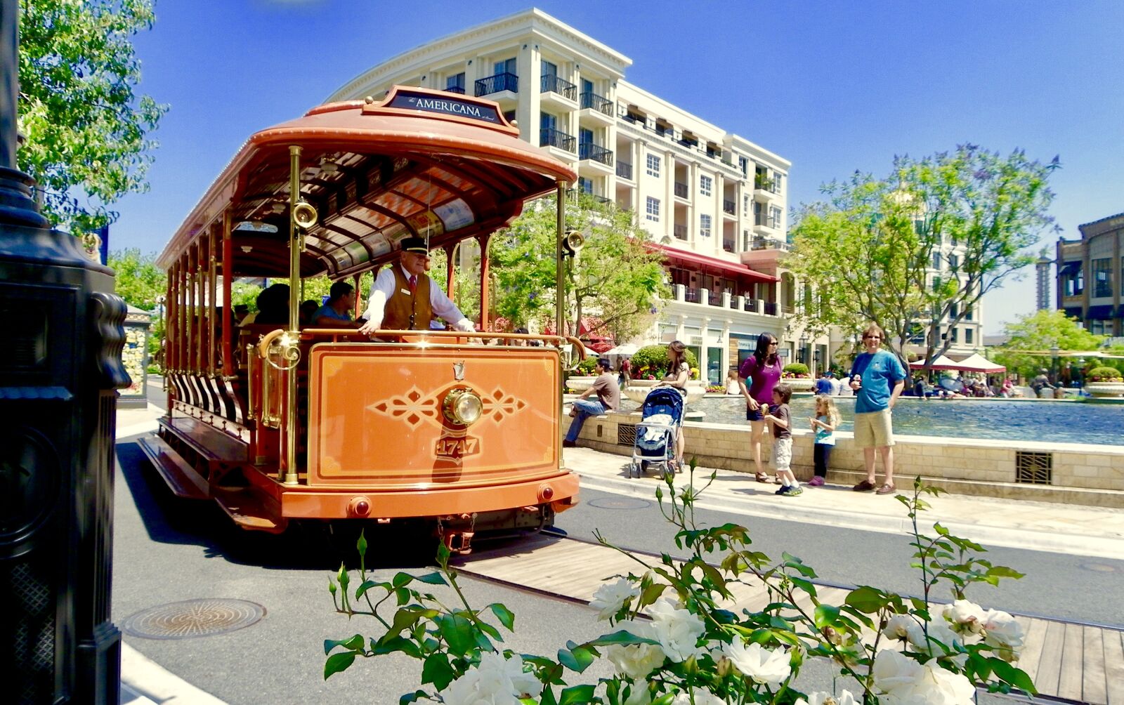 Pentax X90 sample photo. Mall, streetcar, summer photography