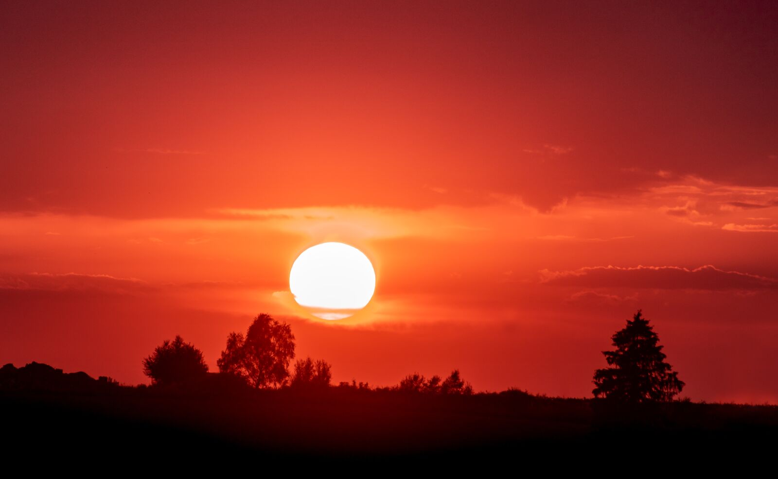 Canon EOS 750D (EOS Rebel T6i / EOS Kiss X8i) sample photo. Sun, sunset, sky photography