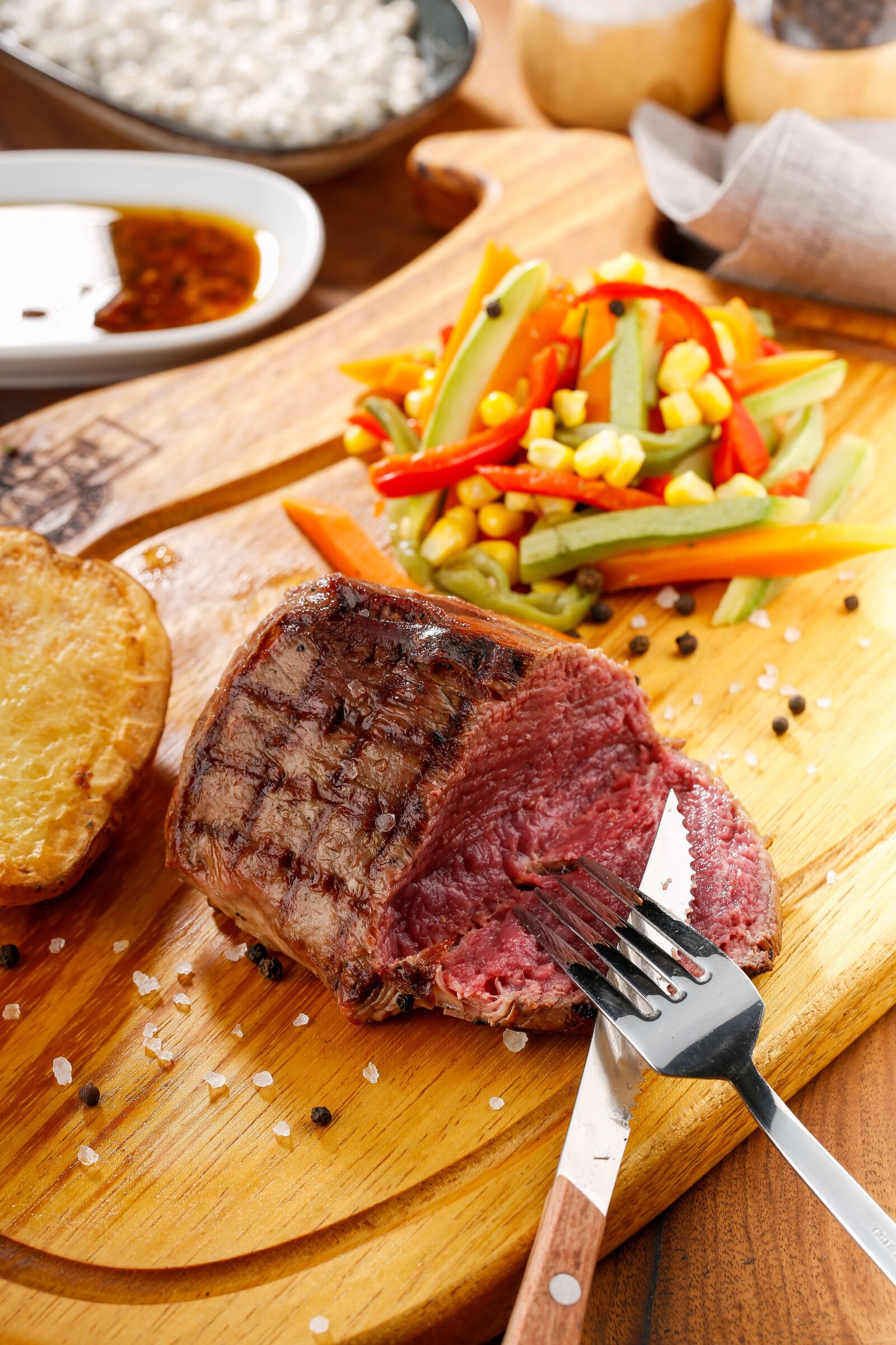 Canon EF 100mm F2.8L Macro IS USM sample photo. Food, steak, meat photography