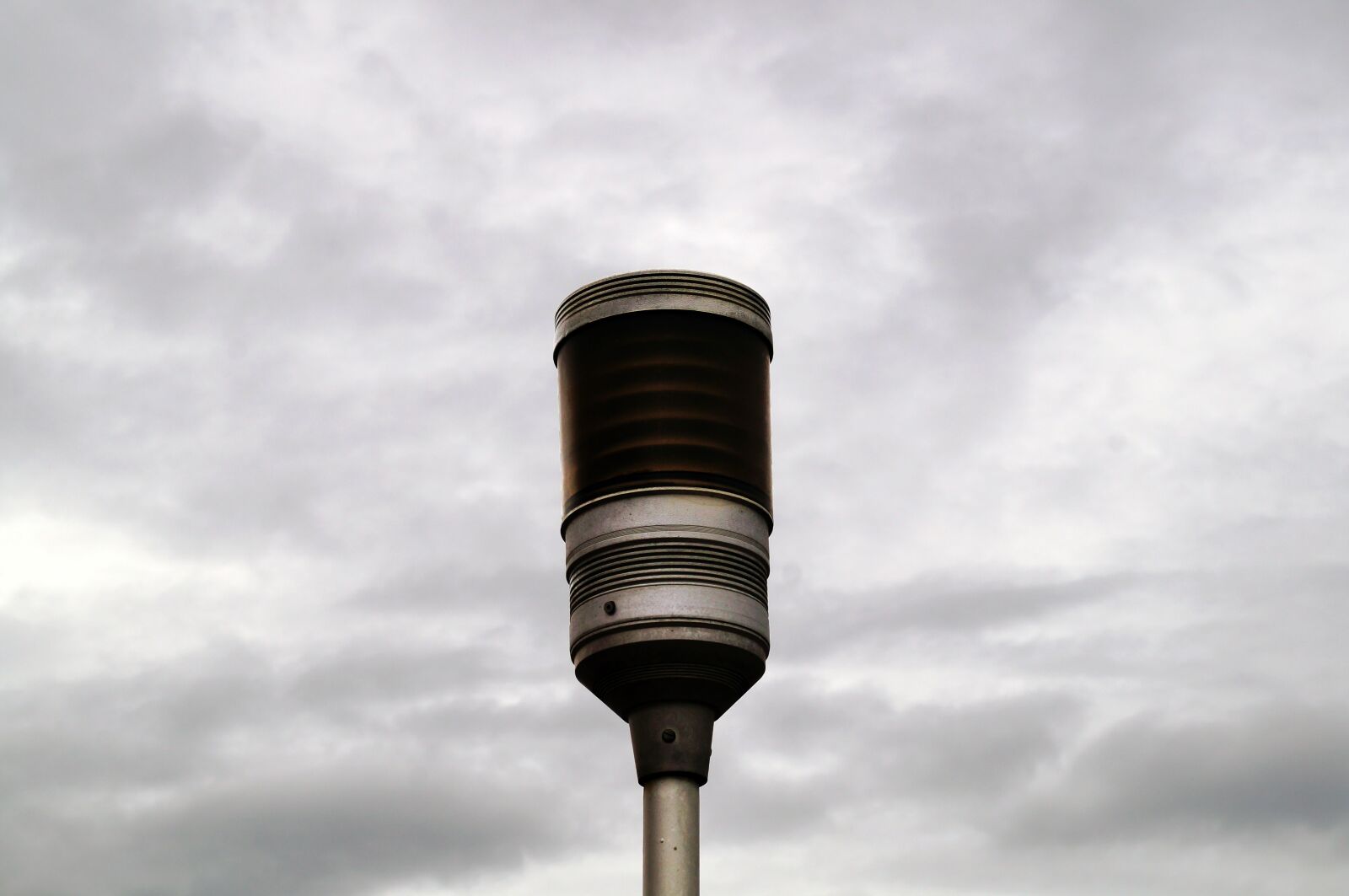 Sony SLT-A37 sample photo. Streetlight, light, cloudy photography