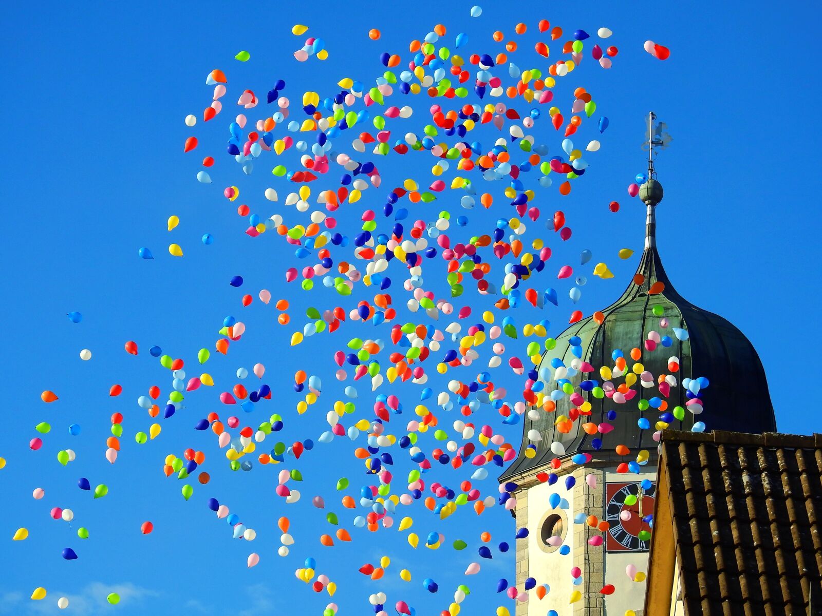 Nikon Coolpix P900 sample photo. Balloon, party, carnival photography