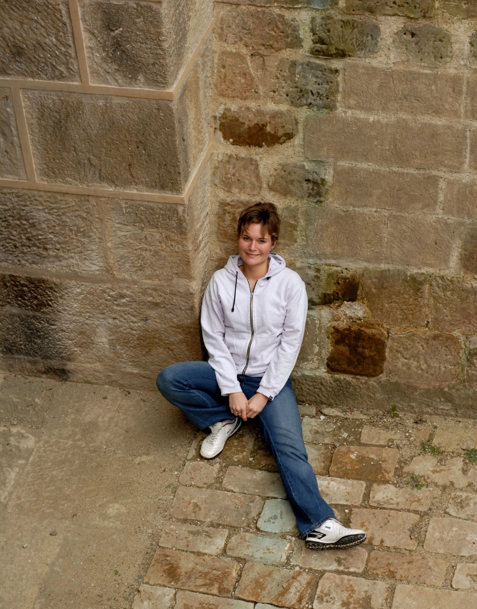 Nikon D200 sample photo. Girl, character, wall photography