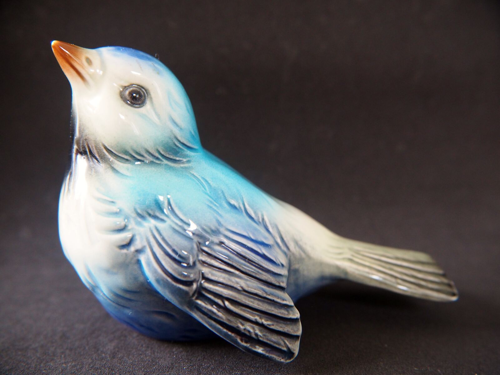 Olympus OM-D E-M10 sample photo. Bird, ceramic, vintage photography