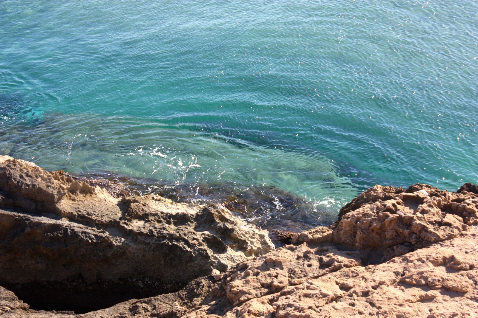 Canon EOS 450D (EOS Rebel XSi / EOS Kiss X2) sample photo. Rocks, sea, blue photography