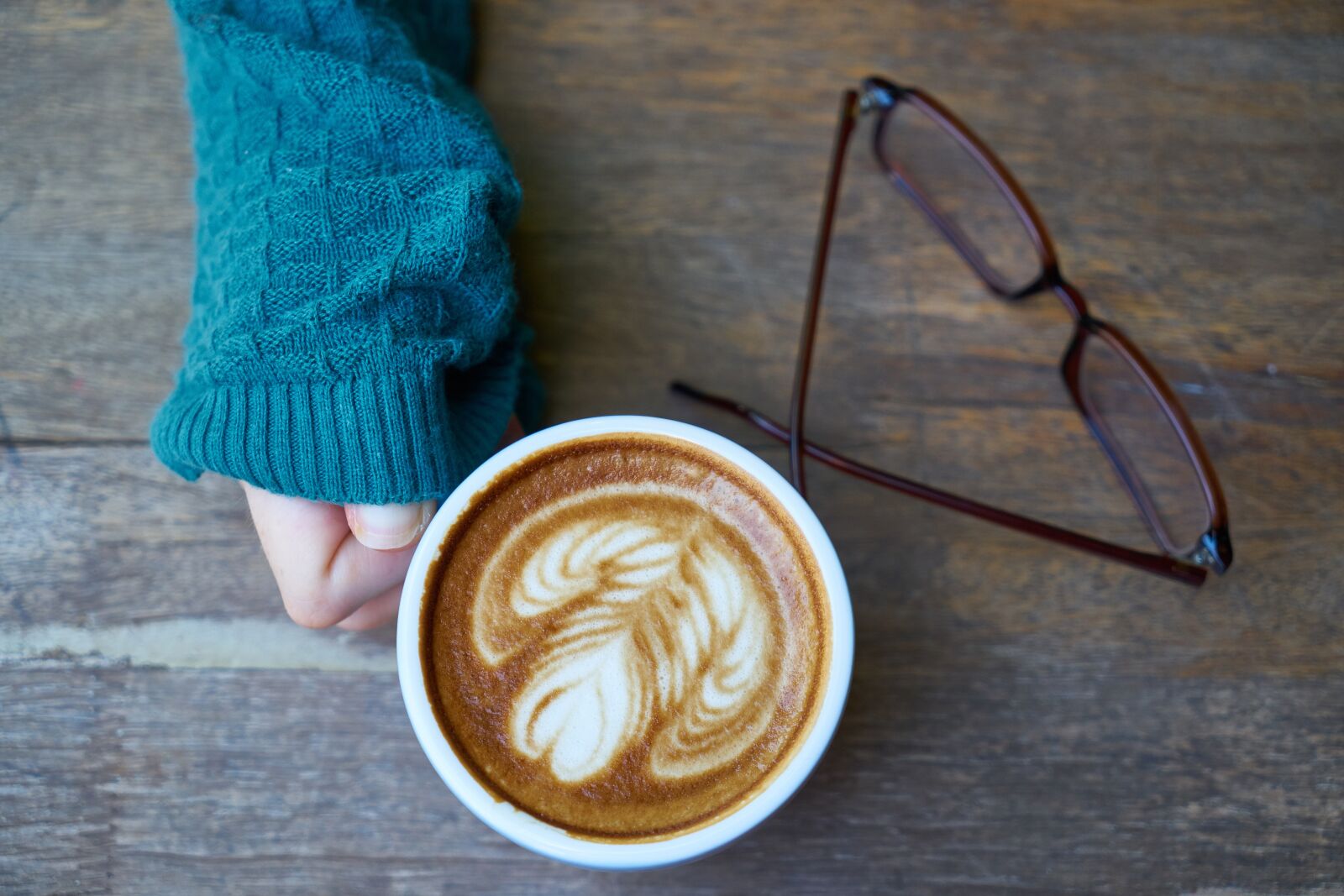 Sony a7R II sample photo. Coffee, hands, el photography