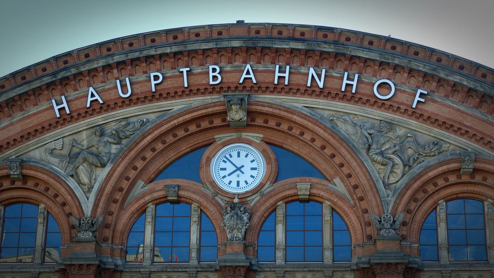 Panasonic Lumix DMC-FZ200 sample photo. Railway station, clock, window photography