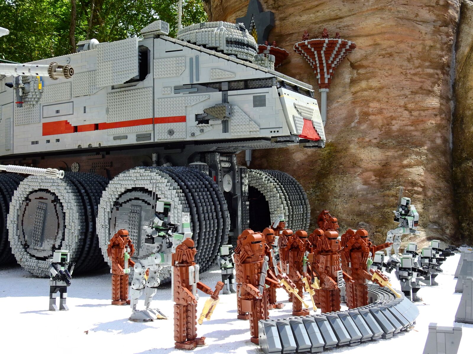 Nikon Coolpix P900 sample photo. Lego, legoland, build photography