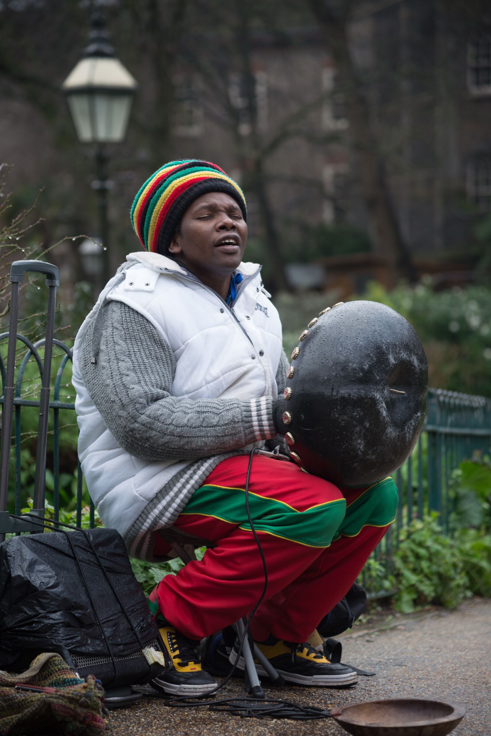 Nikon D600 sample photo. Passion, troubadour, street photography