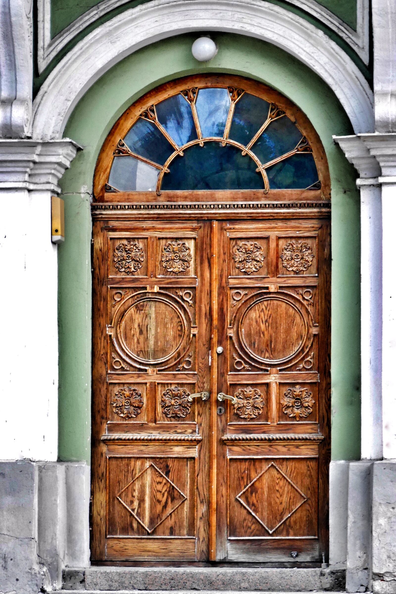 Panasonic Lumix DMC-GX7 sample photo. Input, door, house photography