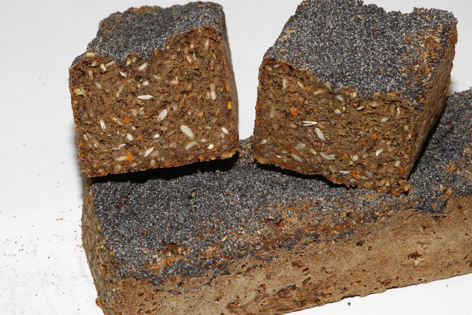 Canon EOS-1D Mark III sample photo. Rye bread, blue poppy photography
