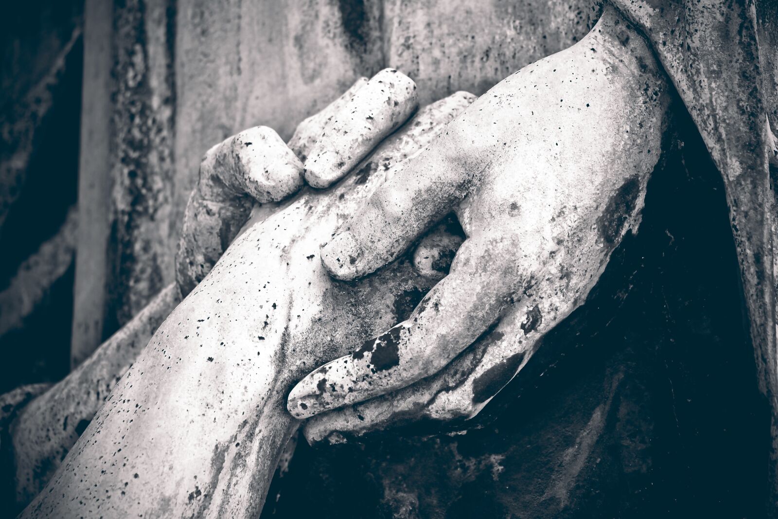 Olympus OM-D E-M10 sample photo. Cemetery, grave, tombstone photography