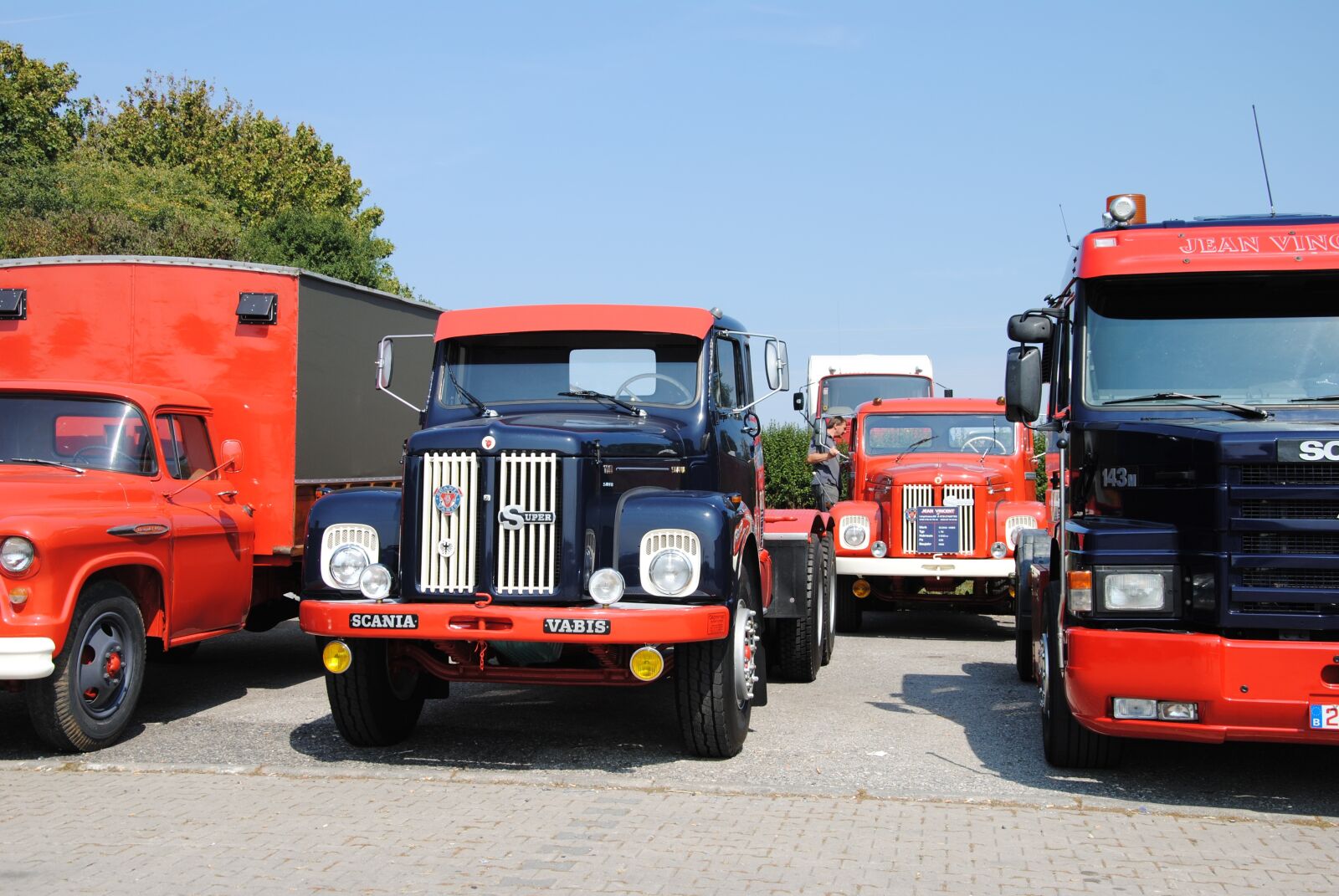 Nikon D3000 sample photo. Oldtimer, truck, meeting photography