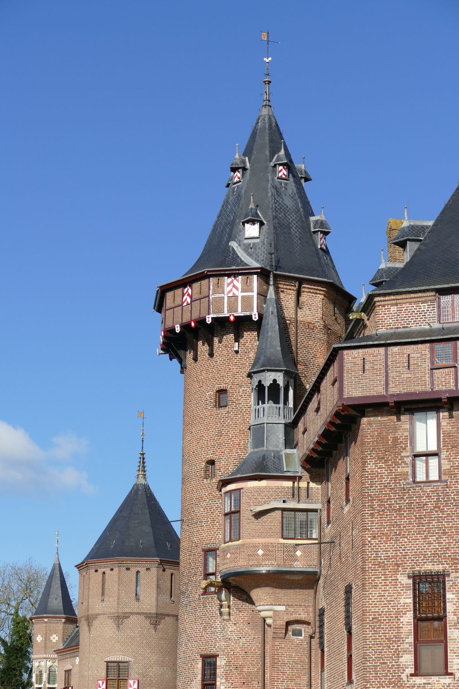 Panasonic Lumix DMC-FZ1000 sample photo. Tower, castle, lock photography