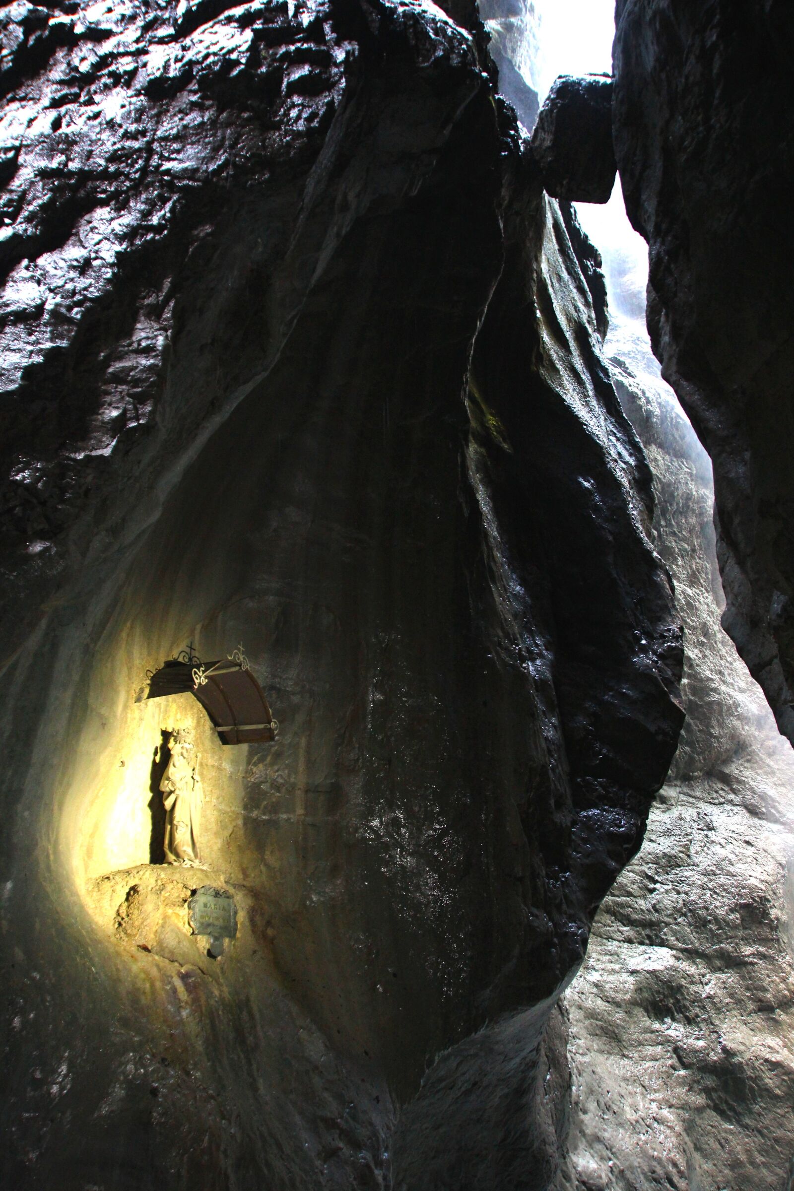 Canon EOS 600D (Rebel EOS T3i / EOS Kiss X5) sample photo. Madonna, holy, partnachklamm photography