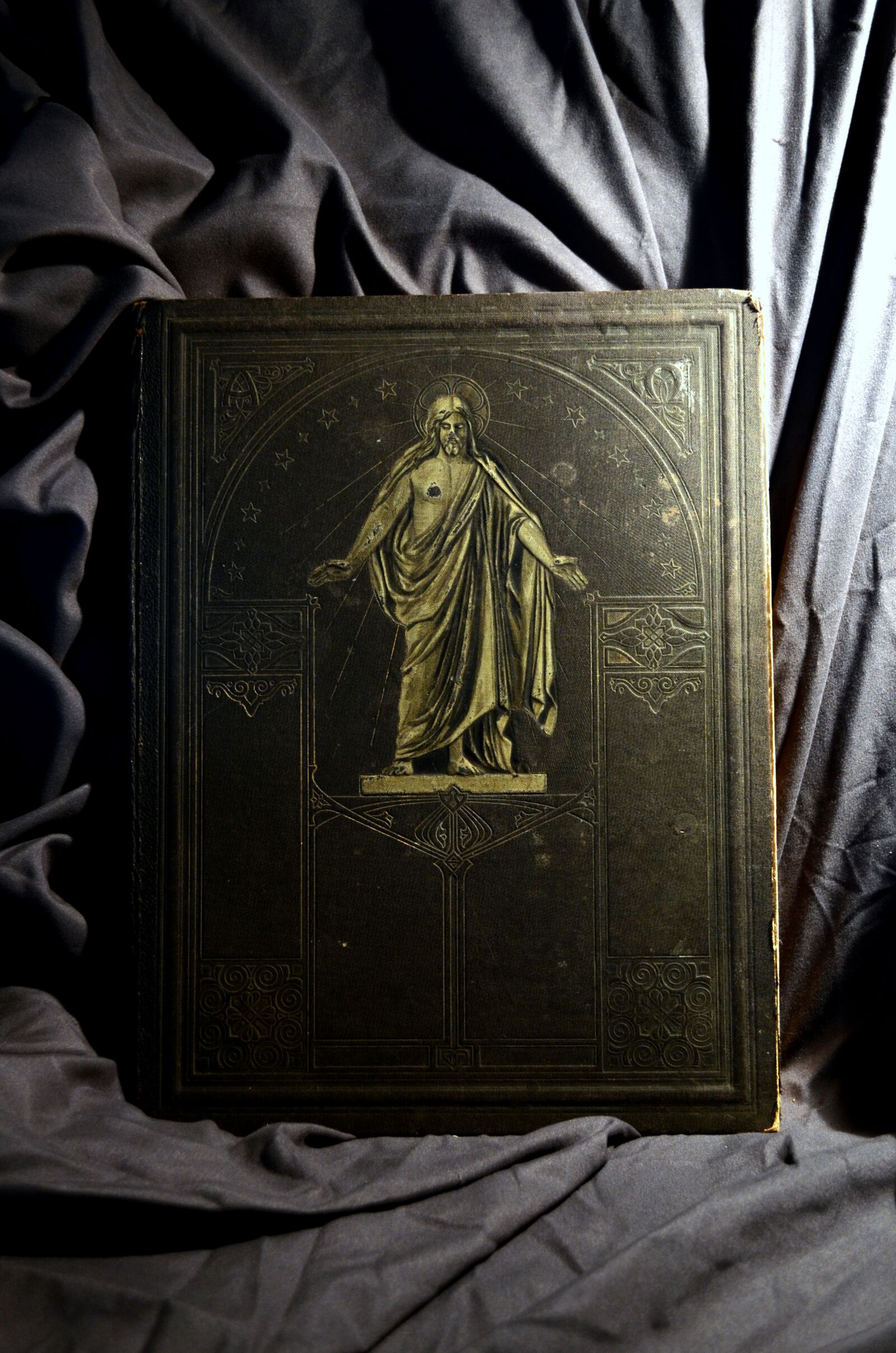 Nikon D5100 sample photo. Bible, book, holy scripture photography