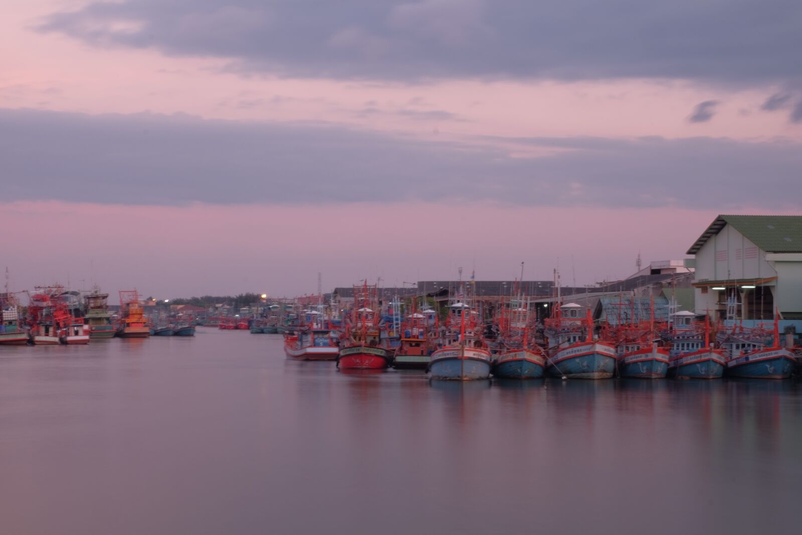 Fujifilm X-E2 + Fujifilm XC 16-50mm F3.5-5.6 OIS II sample photo. Sea scape, boat, sunset photography