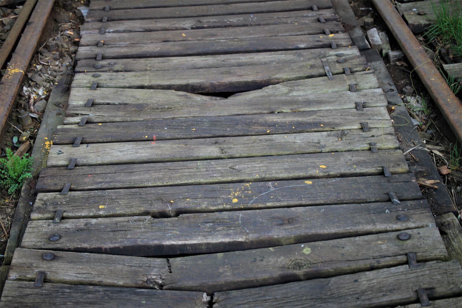 Canon EOS 7D sample photo. Rails, historically, wood photography