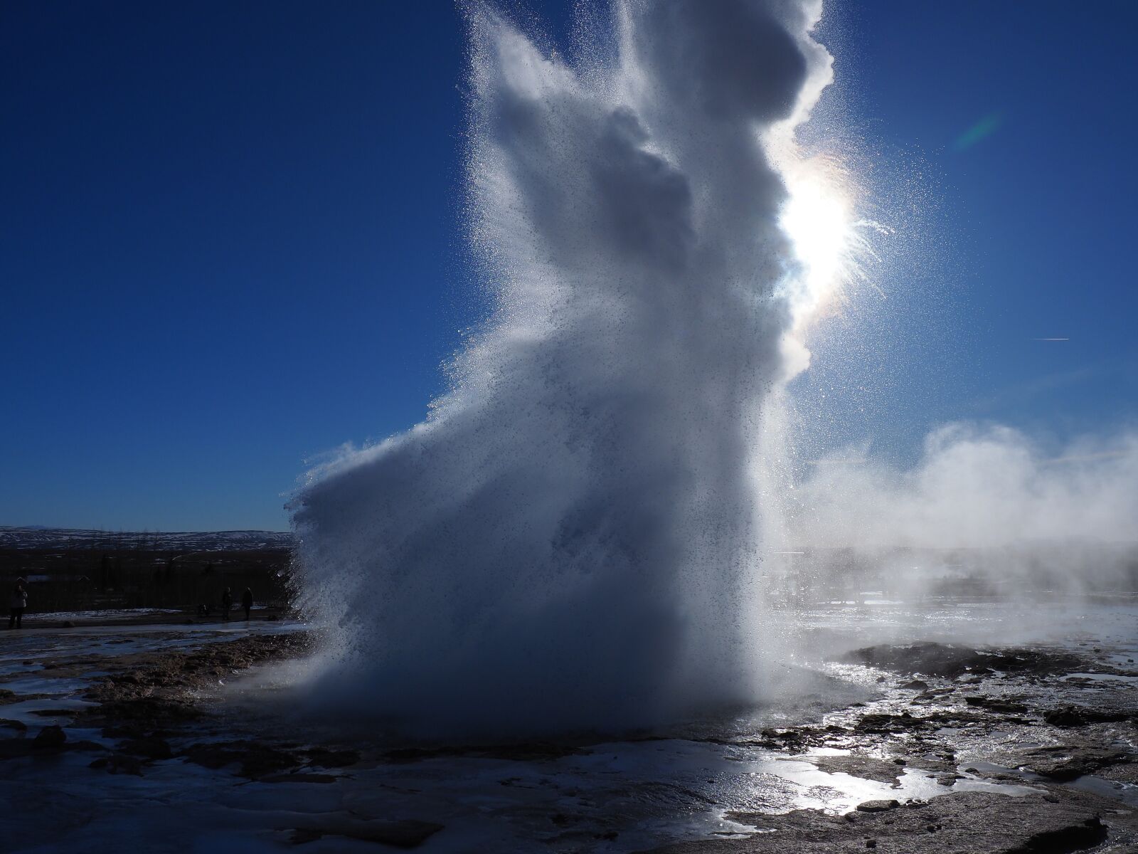 Olympus M.Zuiko Digital ED 12-100mm F4.0 IS Pro sample photo. Geyser, water fountain, explosion photography