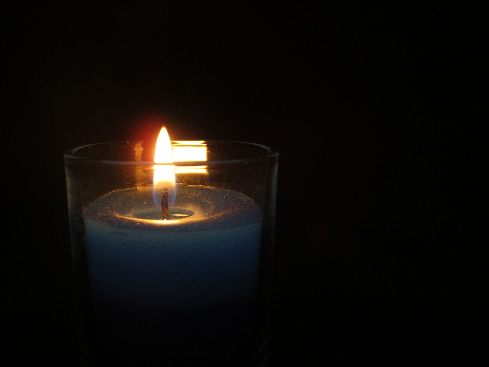 Canon PowerShot ELPH 150 IS (IXUS 155 / IXY 140) sample photo. Candle, light, abstract photography