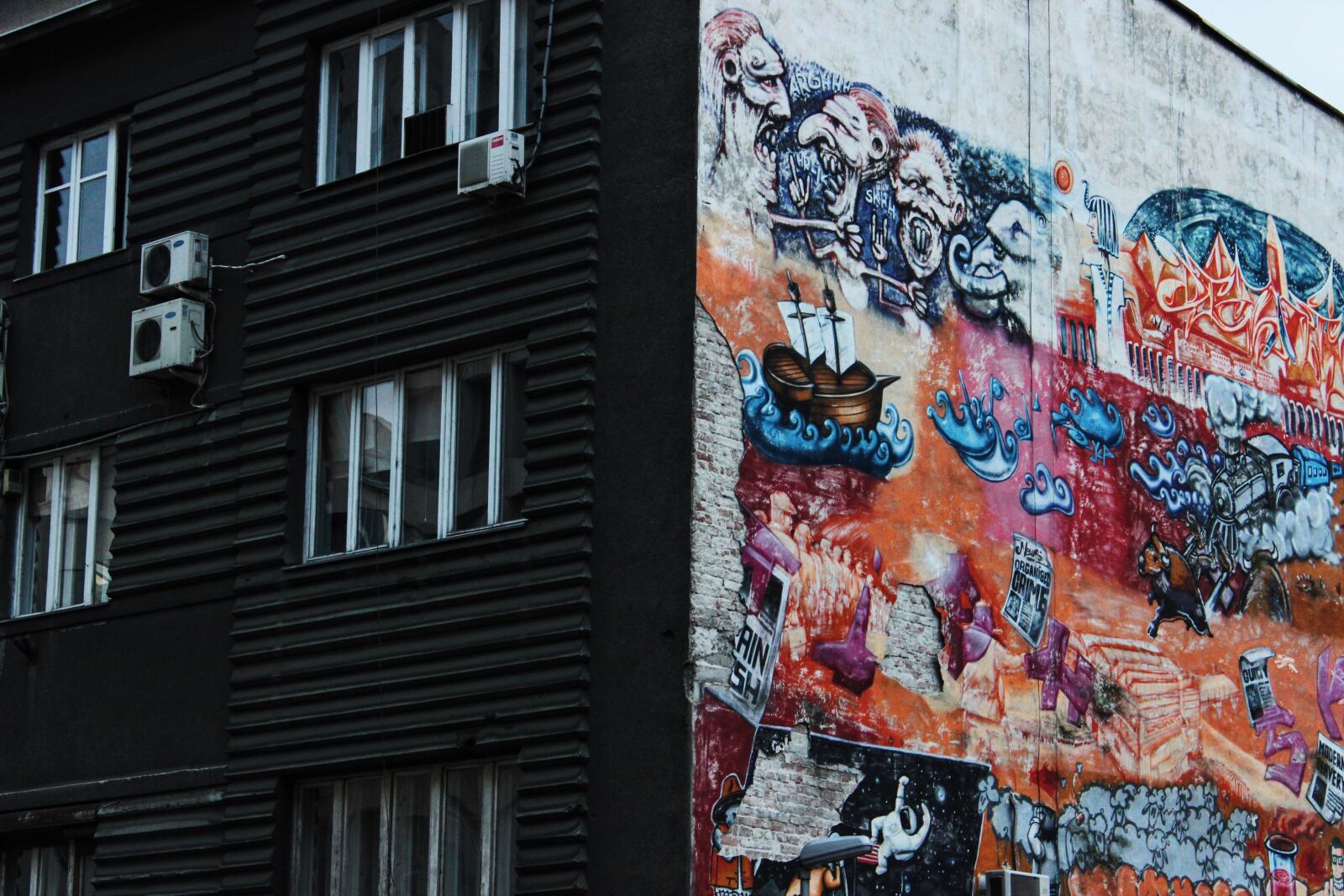 Canon EOS 600D (Rebel EOS T3i / EOS Kiss X5) sample photo. Contast, graffiti photography