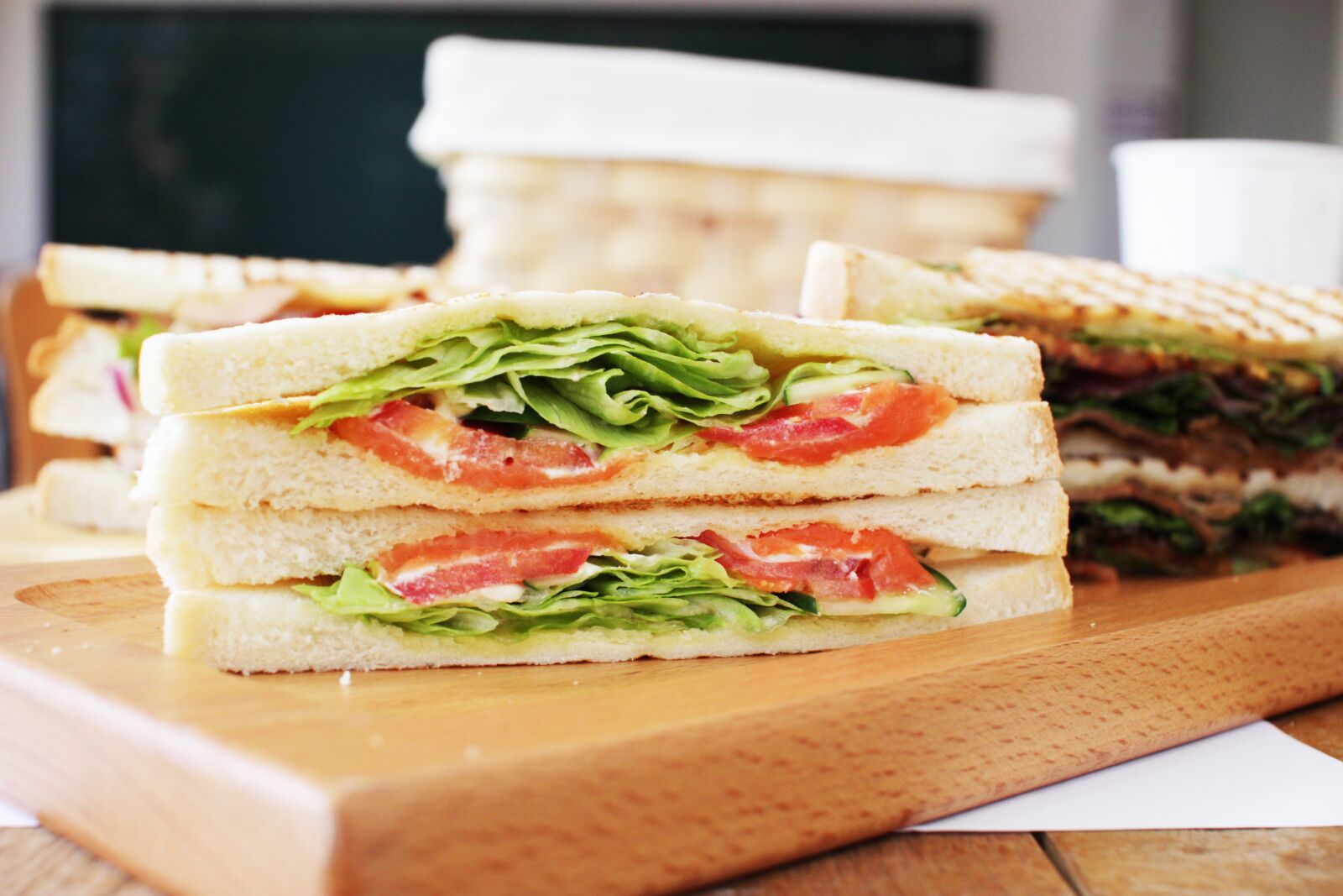 Canon EOS 600D (Rebel EOS T3i / EOS Kiss X5) sample photo. Sandwich, food, coffee hall photography